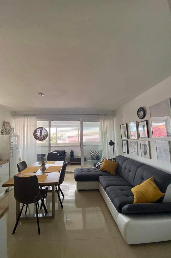 Vila Palit 497 D Apartment E Buitenkant foto